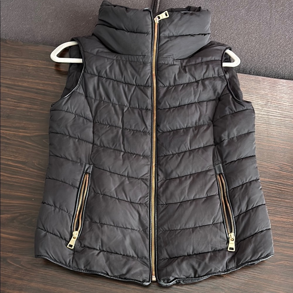Zara puffy vest Sz M
